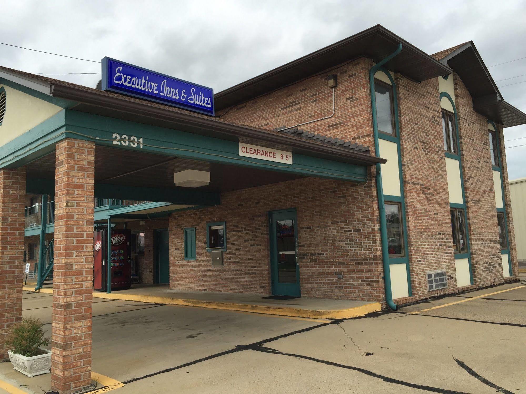 Executive Inn And Suites Dyersburg Exterior photo